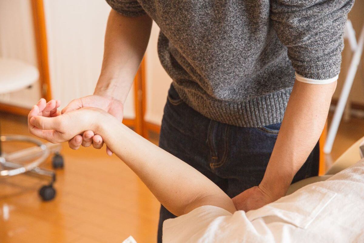 You are currently viewing Médecines complémentaires et médecine conventionnelle: comment les faire coexister sereinement?